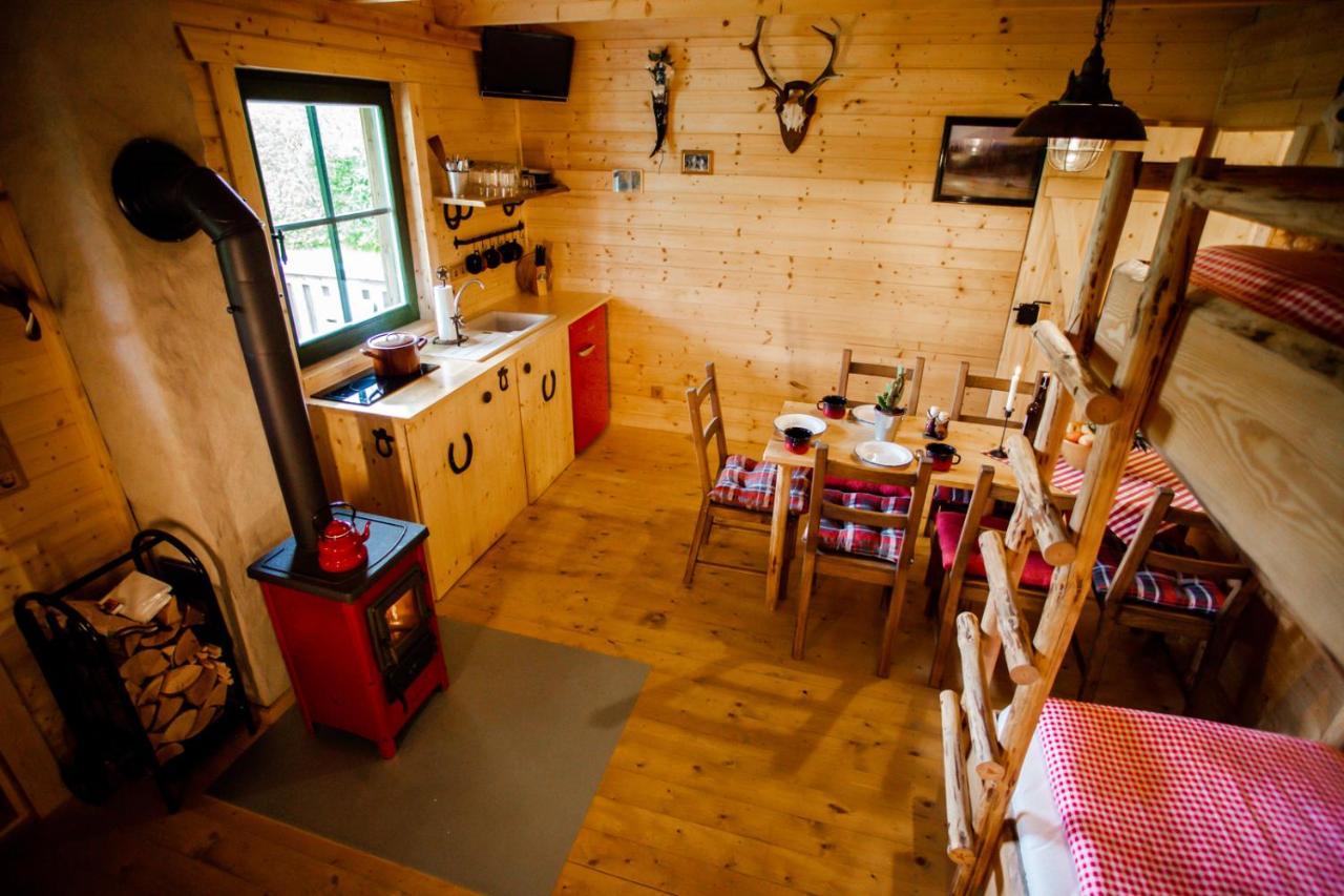 Horse Lake Ranch Neuendorf  ภายนอก รูปภาพ